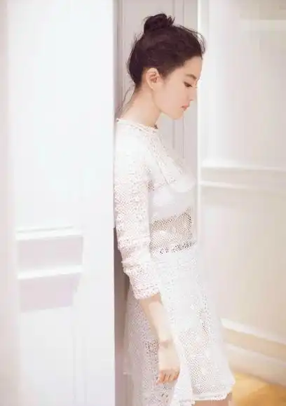 刘亦菲白色短裙超养眼,将仙气十足的白浅演绎的淋漓尽致