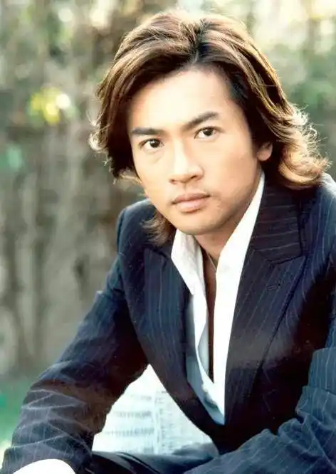 1973年出生台省,祖籍江西丰城市,他演的张无忌很经典_吴奇隆_陈志朋