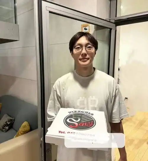 2换1,崔永熙交易曝光,李晓旭误伤杨鸣,胡明轩秀生日礼物_比赛_指导