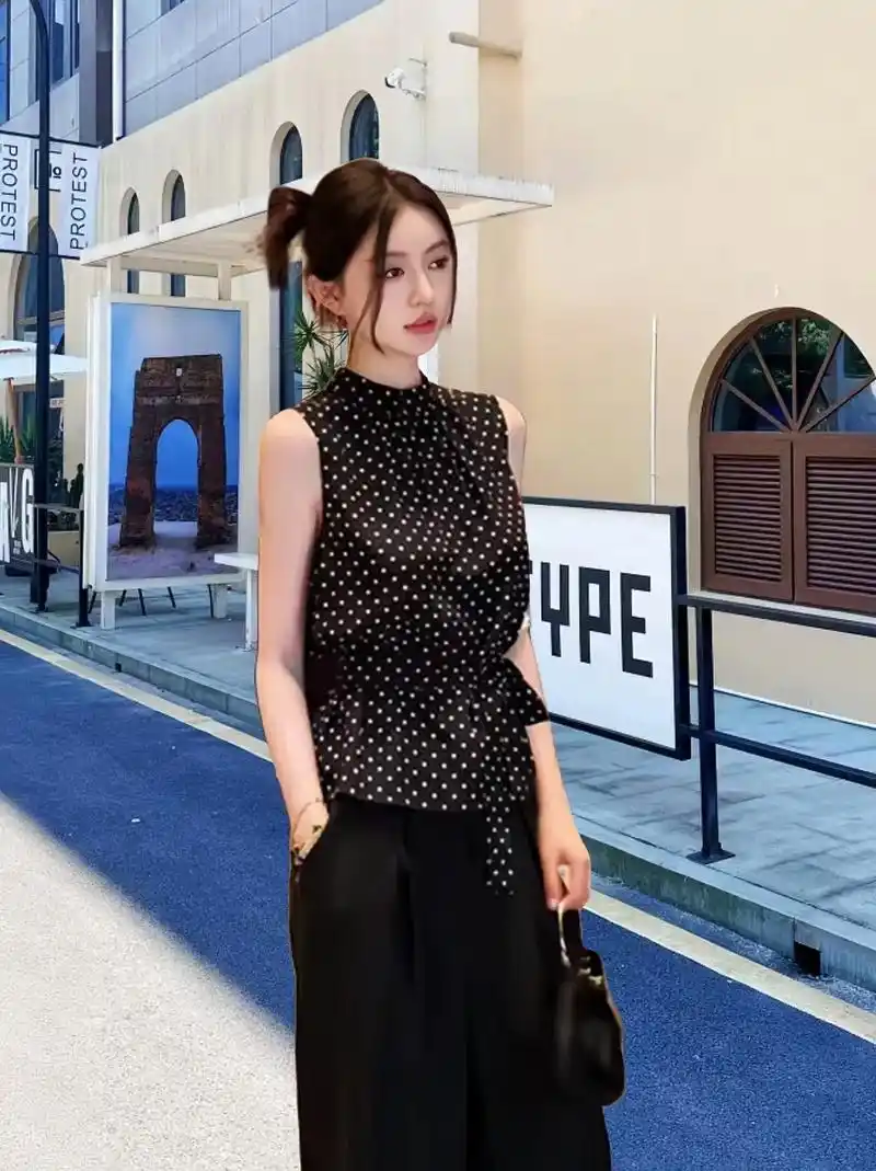 今年流行漂亮韩版高级感波点无袖上衣阔腿裤套装女通勤穿搭202 - 抖音