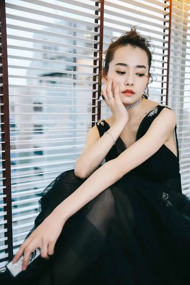 柴碧云性感亮相南方盛典获殊荣 不忘初心砥砺前行