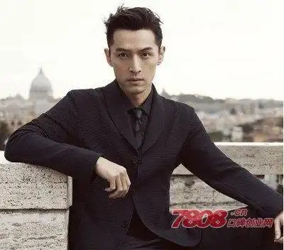 胡歌代言emporioarmani推出最新智能腕表系列