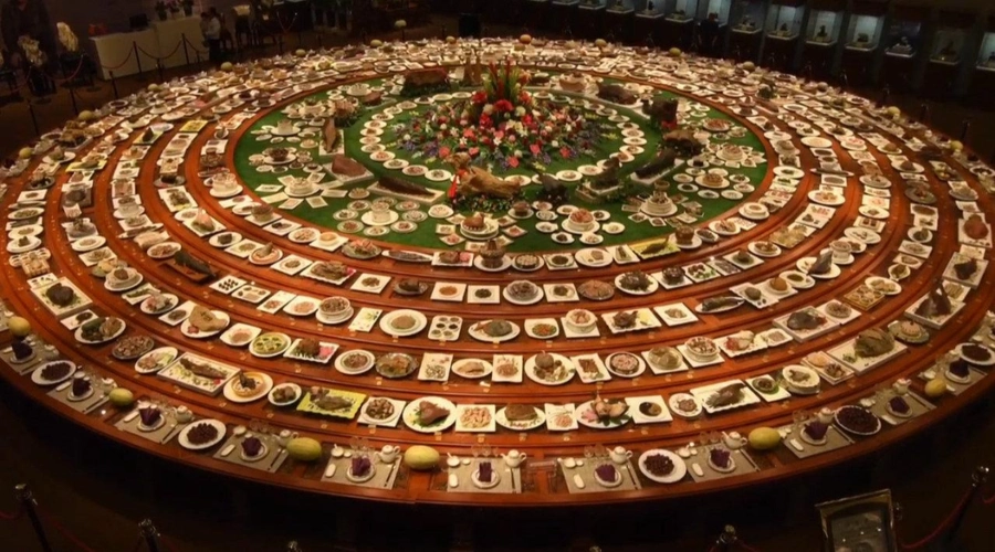 原创史上最贵员工餐1万/位!7人讨薪无果反被勒索,黑心老板扣押工资3年