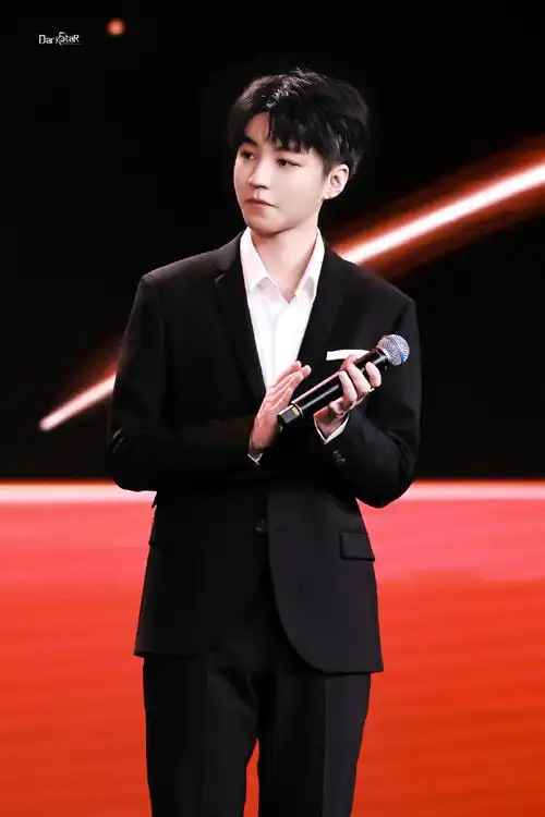 只为王俊凯#97#王俊凯2024凯启甲辰#"你西装革履,我辉煌相随