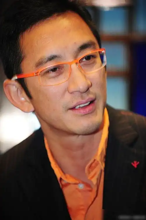 香港男演员为谈论某一线女星逢人给房号的事情道歉:绝无污名化?