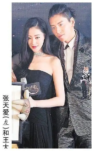 张天爱王大陆恋情曝光在拳击馆内动作亲密相拥在一起