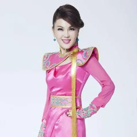 草原歌手乌兰图雅:将歌声传遍全国,前男友父母看到她就会流泪