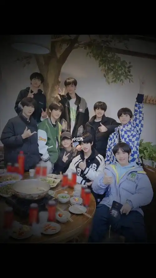 真的是小狗吧!怎么在偷偷可爱!#tf家族  #张泽禹  #小狗  #tf家族三代