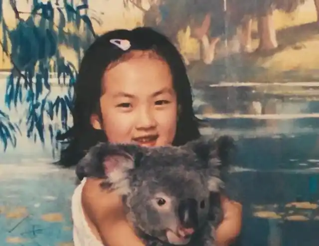 小时候的姚安娜