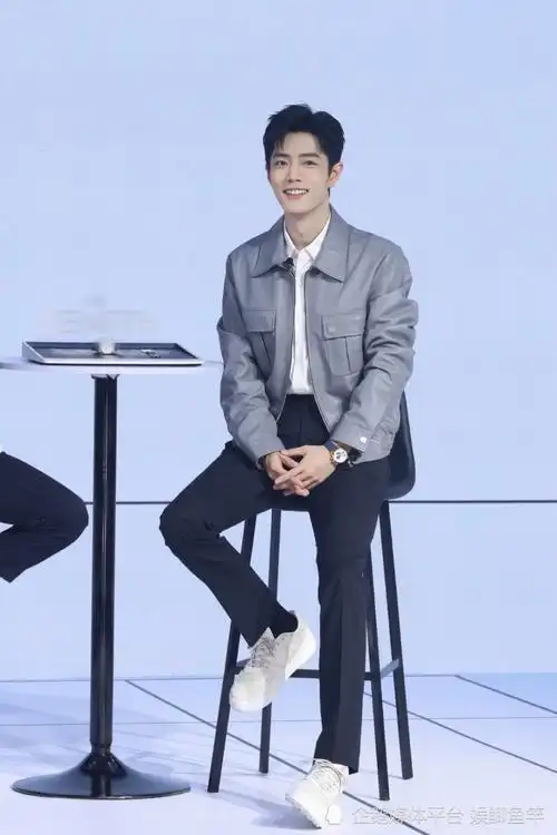 当红炸子鸡肖战新动态直播美貌犯规好想把他从屏幕里抓出来当男朋友呀