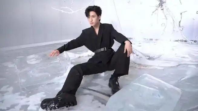 严浩翔的腰好细