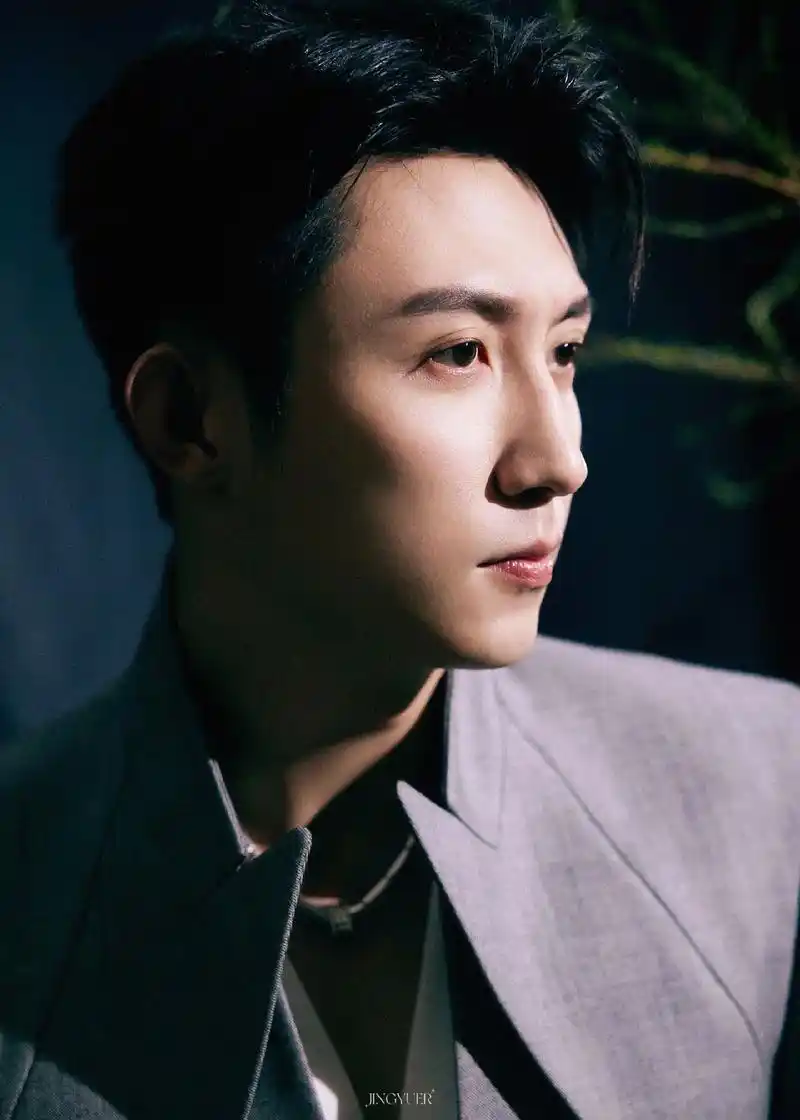 爱意若是十分满,我愿予你十二分.#黄景瑜 #高级脸 #西装杀 - 抖音