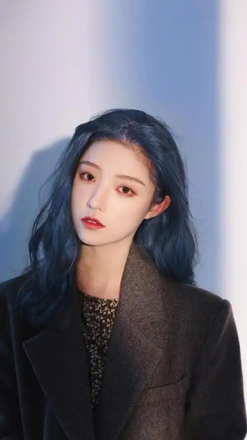 高冷御姐性感优雅迷人写真