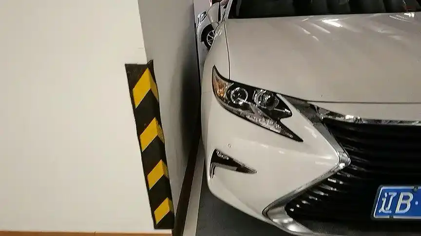 柏威年能有什么坏心眼?就是想让大家练练车技而已. #地下停车场