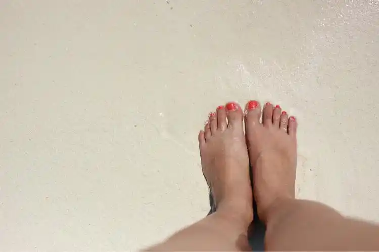 我的脚丫子又黑了