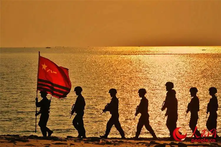 霞光辉映 一组剪影带你领略军人风采 - 中华人民共和国国防部