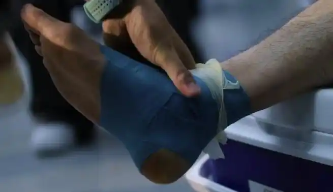 博帝腿毛!好香嘿嘿全身上下都特么好性感!揪一根～#王一博