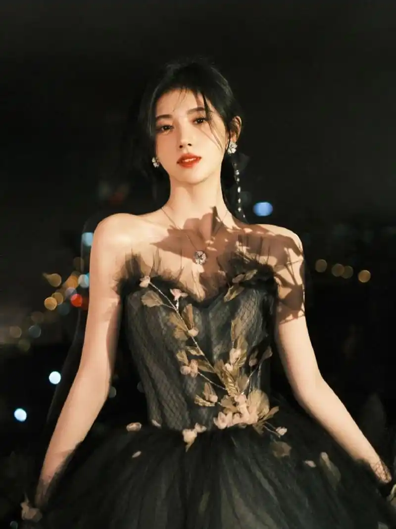 鞠婧祎绝美图片来了