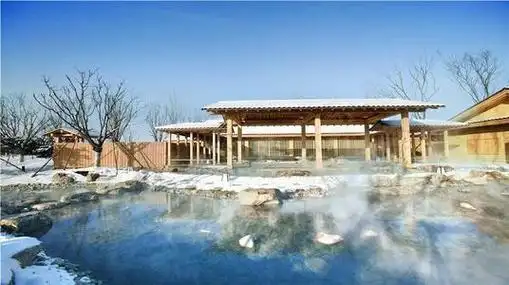 熟悉乡村爱情的朋友们一定知道,象牙山温泉度假村,其实电视剧中场景的