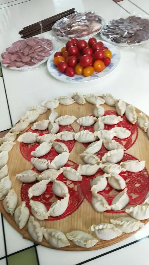 上马饺子也必须有讲究,喜结良缘.