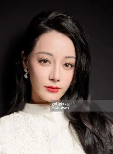 外媒太"实在"了,迪丽热巴的图不p就放出来,真实状态一目了然