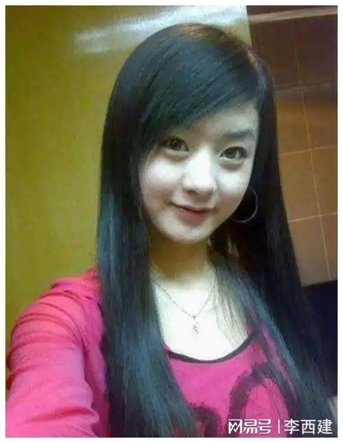 那一年,19岁的赵丽颖参加了雅虎举办的选秀大赛.