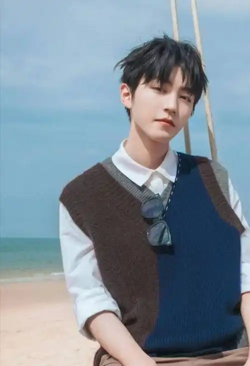 《1921》也正式官宣了王俊凯在电影里面饰演的角色,王俊凯在《1921》