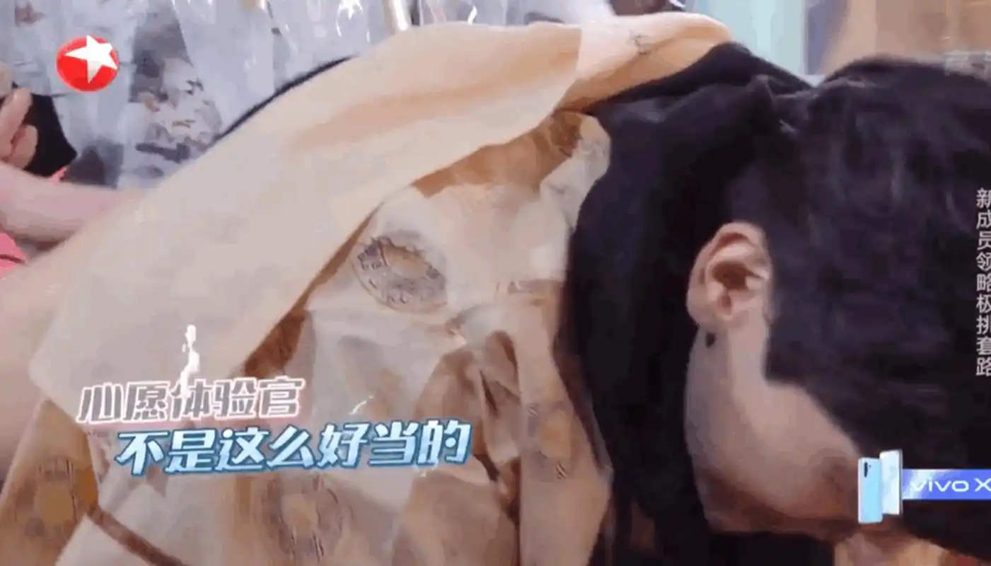 邓伦的腹肌,你们可以吗?最近邓伦在综艺里秀了一把他的腹肌.