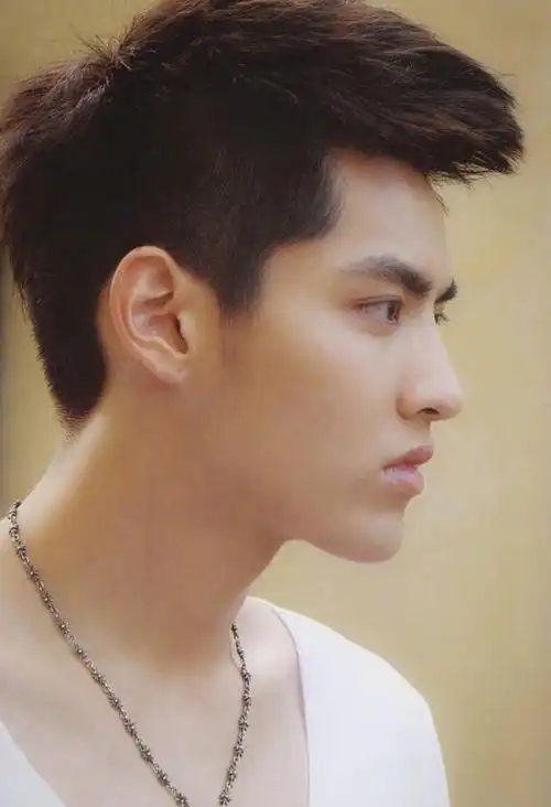 6位男星的侧颜照杨洋温柔千玺深沉看到肖战网友沦陷了