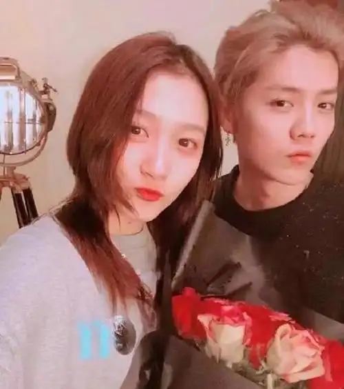 关晓彤晒男友视角美照,穿鹿晗家品牌服饰秀长腿,满脸幸福遮不住 - 114