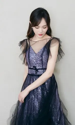 唐嫣精美照,美糖这小眼神,温婉气质感真的很迷人