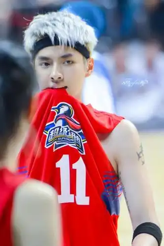 吴亦凡罕见篮球场运动照曝光,几年前的他,原来是这个样子的