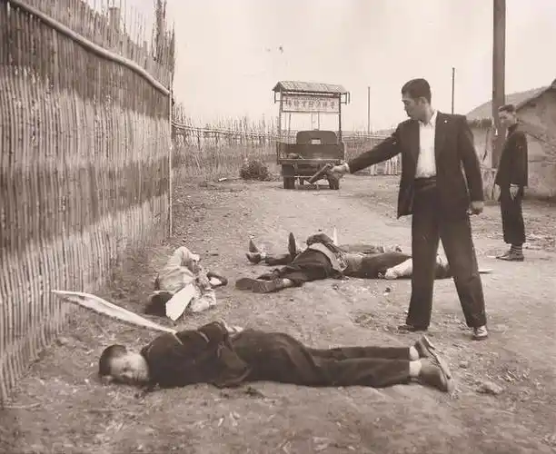 解密1949年上海枪决照片五位囚犯笑对死亡他们究竟是谁