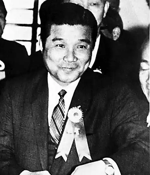 "五亿探长"吕乐蓝刚,花名"无头"(因爱无厘头闹人)原名蓝文楷,嫌名字太