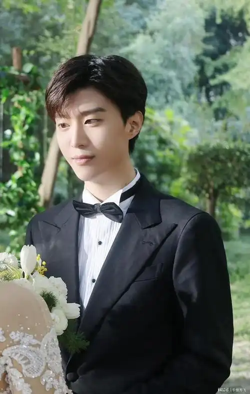 2023年劳动节档期王一博《长空之王》从预售开始票房一直遥遥领先,本