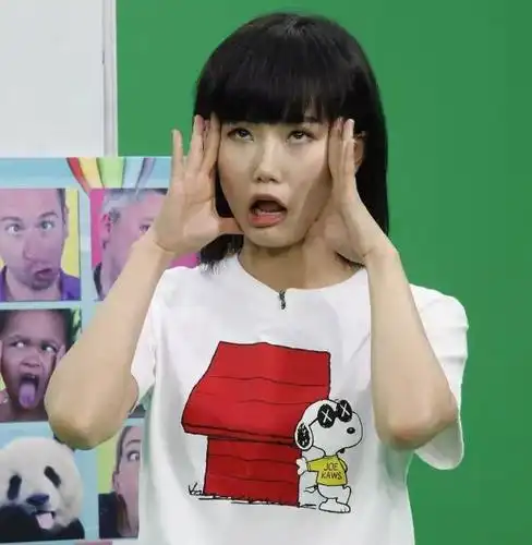 星聚会│黄龄超爆笑鬼脸9连拍曝光 简直就是一个行走的表情包