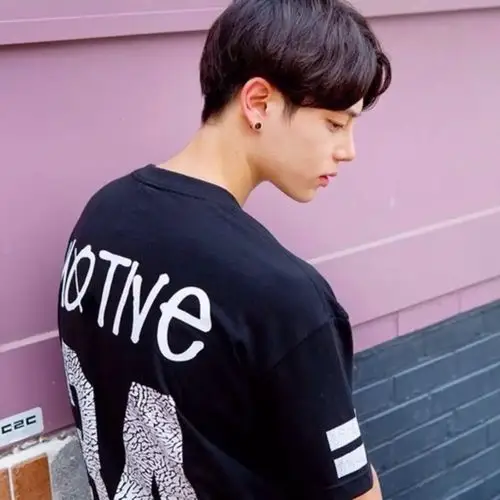 可爱的短发波波头发型想必也是男生们的最爱,不仅时尚而且将16岁少年