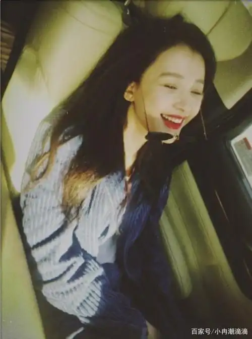 26岁当了妈妈的"少女"孙怡,实力演绎拍照的正确姿势,迷倒一片