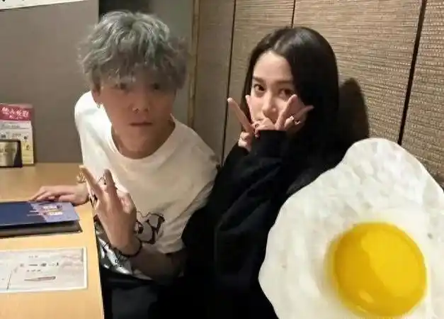 关晓彤连续七年为鹿晗庆生,甜蜜互动引网友热议