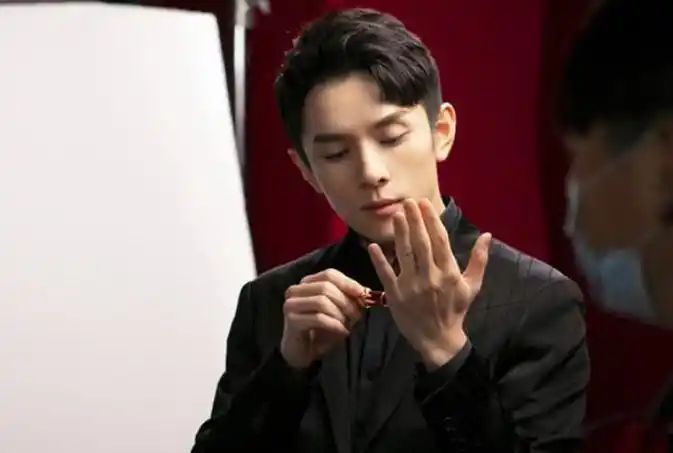 李佳琦称今年618大促难但要逼自己一把!