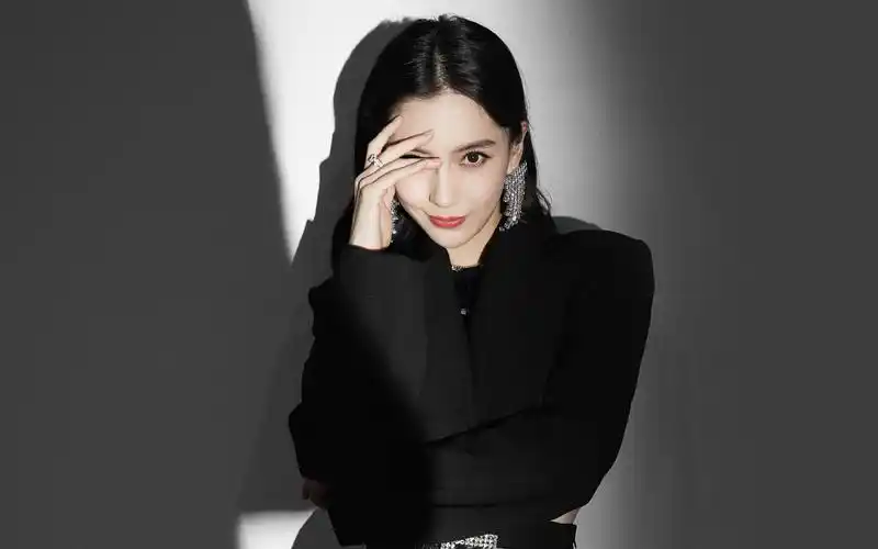 杨颖炫酷时尚写真图片桌面壁纸