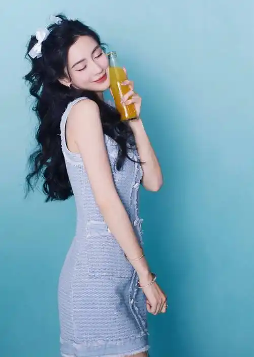 杨颖蓝色连衣裙性感美腿写真_网友_真会_裙子