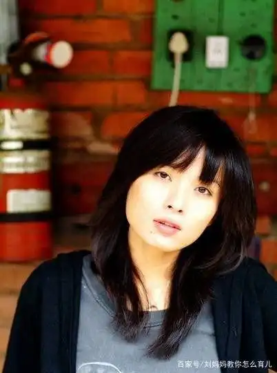 李佳中国内地演员,靳东的妻子,容颜依旧气质优雅!