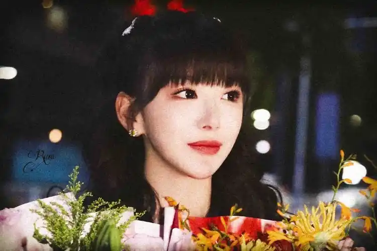 恭喜孔雪儿顺利杀青齐刘海造型好乖好可爱