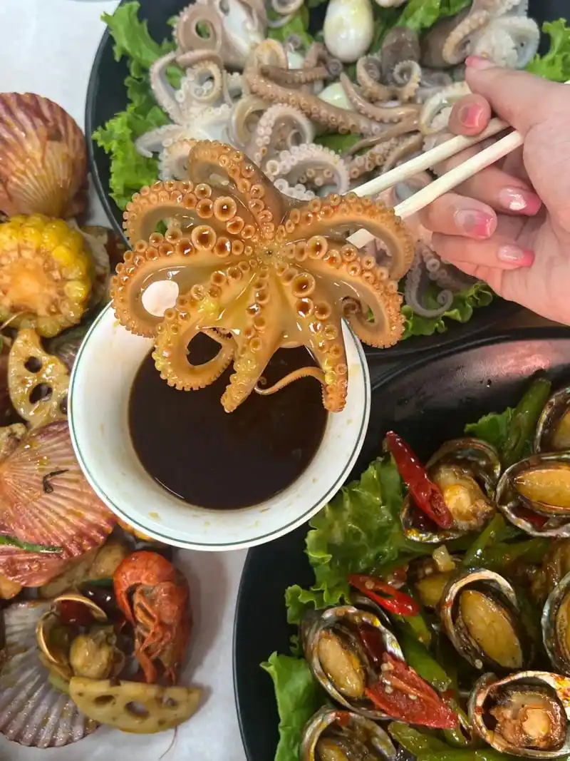 味道不错的海鲜家常菜.历城路有一家"鲜岛啤酒屋"味道挺不错的 - 抖音