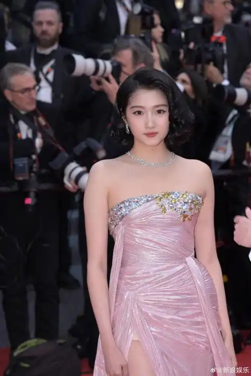 戛纳daily##关晓彤粉色人鱼姬长裙##关晓彤戛纳红毯
