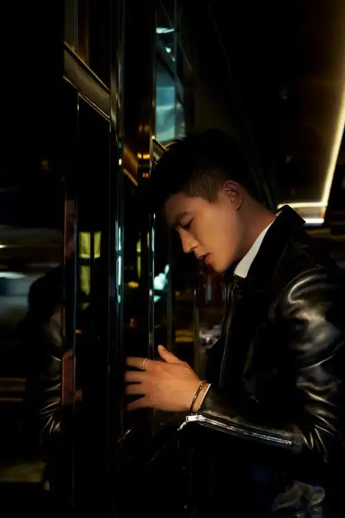 欧豪寸头痞帅##欧豪皮衣寸头的帅