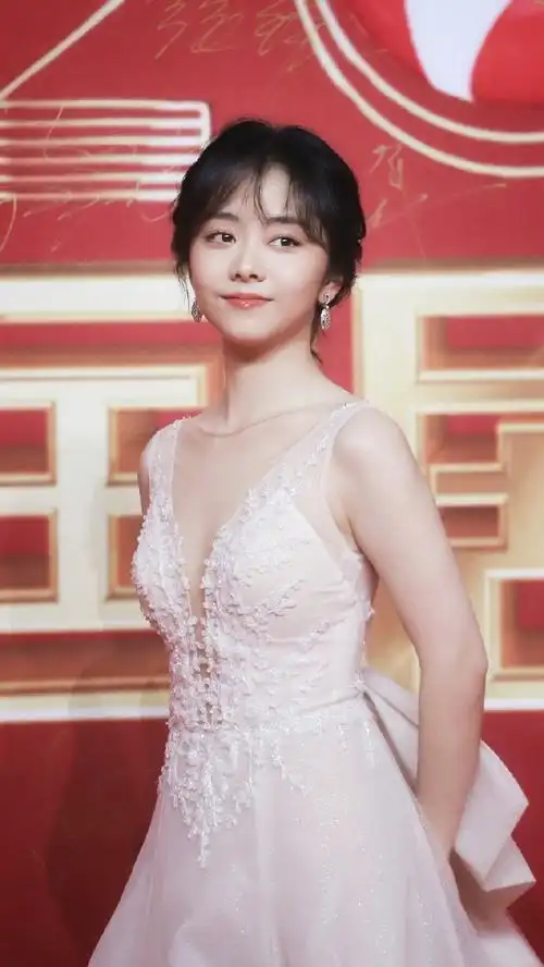 谭松韵香槟色星河裙