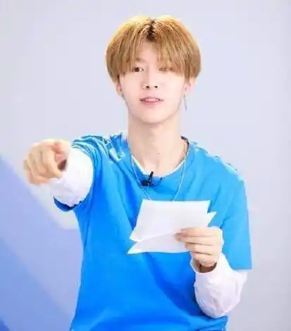 日常:小鬼和朱星杰相爱相杀,蔡徐坤却百里挑子异_artist_胡巴_王子异