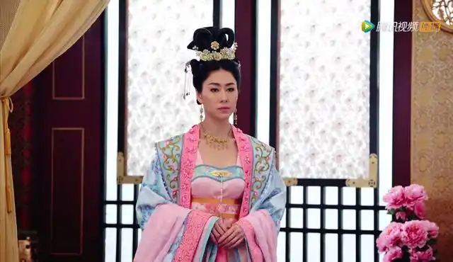 古装剧7大王妃造型pk:李长乐戴金冠沈珍珠簪桃花,杨雪舞最朴素